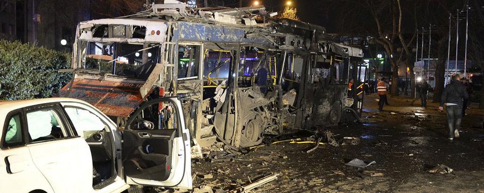 Une voiture piégée a explosé en plein centre de la capitale turque. [AP/Keystone - Selahattin Sonmez/Hurriyet Daily]