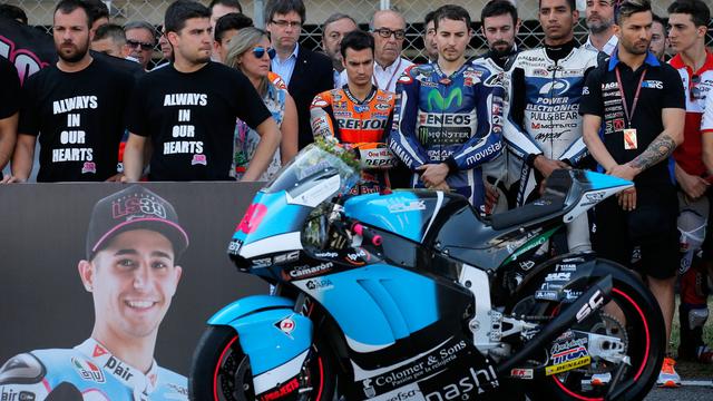 Une minute de silence a été observée en mémoire du pilote espagnol. [Manu Fernandez]