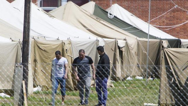 Des migrants dans un camp près de Budapest. [keystone - EPA/Gyorgy Varga]