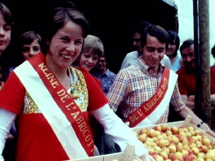 La Reine et le Roi de l'abricot valaisan, 1973. [RTS]