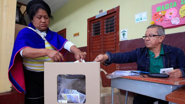 Les Colombiens se sont rendus aux urnes dimanche. [Reuters - Jaime Saldarriaga]