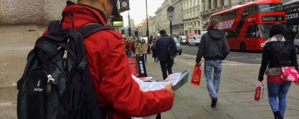 On entend surtout parler espagnol, allemand, français et japonais parmi les touristes à Londres. [RTS - Estelle Braconnier]