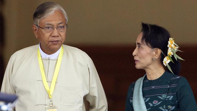 Htin Kyaw et Aung San Suu Kyi, le nouveau duo dirigeant en Birmanie. [Keystone - AP Photo/Aung Shine Oo]