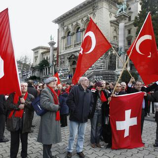 Des résidents et institutions turcs installés en Suisse subissent déjà menaces et intimidations (photo d'illustration). [Keystone - Laurent Gilliéron]