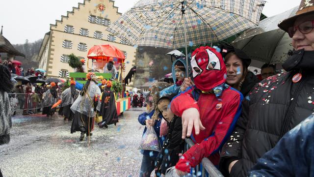 Le cortège du 48e Carnaval des Bolzes à Fribourg qui s'est tenu le 7 février 2016. [Keystone - Anthony Anex]