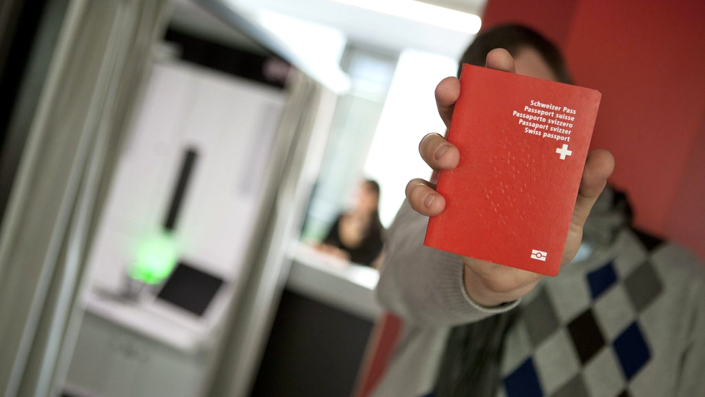 Les demandes de naturalisation seraient en forte augmentation en Suisse. [Keystone - Anthony Anex]