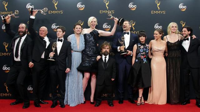 Le casting de "Game of Throne" lors des 68e Emmy Awards à Los Angeles. [MIKE NELSON]