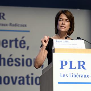 La présidente du Parti libéral-radical (PLR) suisse, Petra Gössi, lors de l'assemblée à Montreux (VD). [Keystone - Laurent Gilliéron]