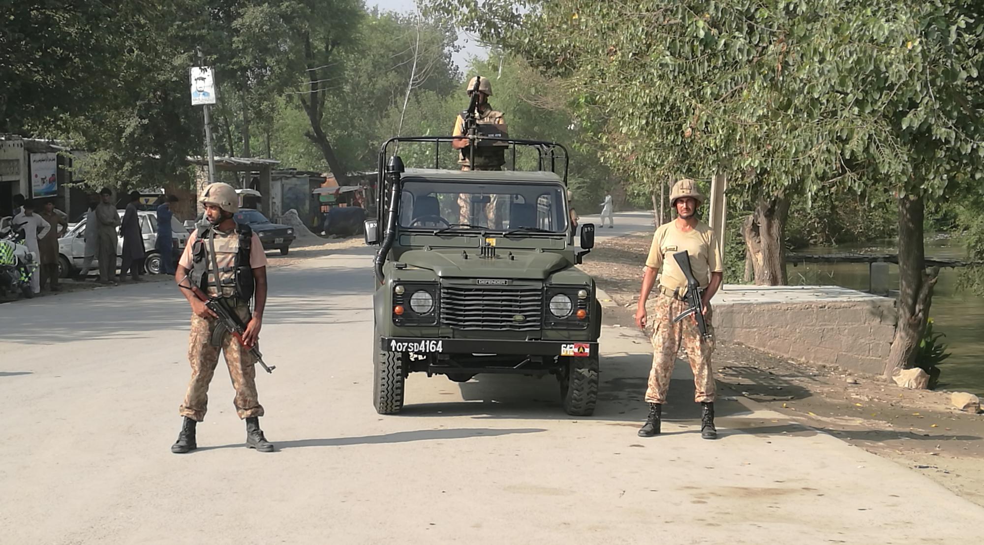 Des soldats mobilisés après l'attaque d'une enclave chrétienne près de Peshawar. [Reuters - Fayaz Aziz]