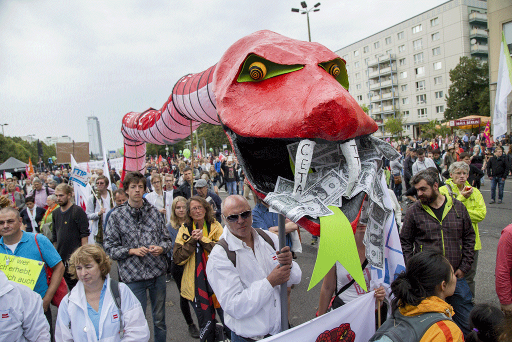 En Allemagne des manifestants sont descendu dans la rue contre le TTIP. [AFP - Emmanuele Contini]