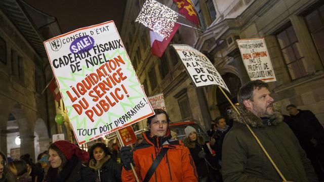 Conseil d'Etat et représentants de la fonction publique vont tenter de renouer le dialogue après les grèves de fin 2015. [Keystone - Salvatore Di Nolfi]