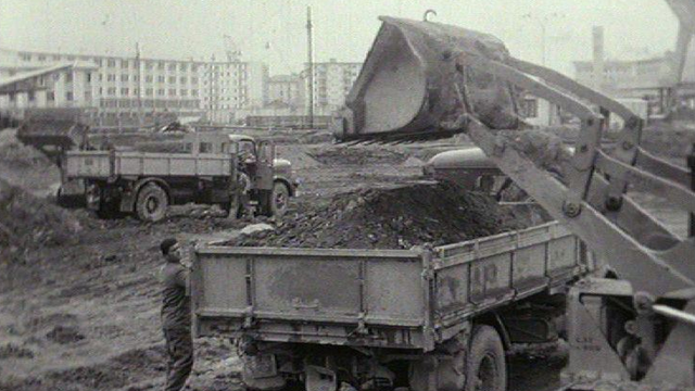 Le chantier de la piscine des Vernets en 1963. [RTS]