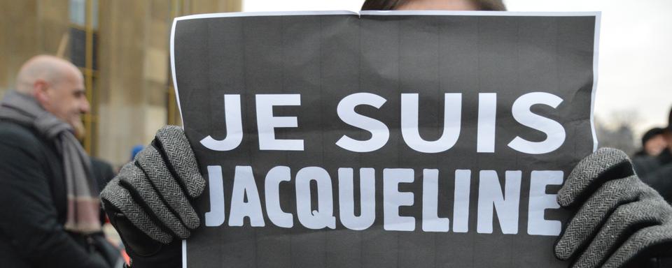 Une personne manifeste en faveur de la libération de Jacqueline Sauvage à Paris. [Citizenside/AFP - Alpha CIT]