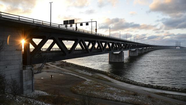 Le pont de l'Öresund, au-dessus du détroit entre la mer du Nord et la mer Baltique, relie la Suède au Danemark. [Keystone - Johan Nilsson]