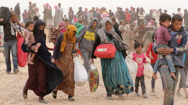 Des réfugiés syriens arrivant à la frontière jordanienne (image d'archives). [Khalil Mazraaw]