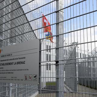 L'entrée de la nouvelle prison Brenaz+100 à Puplinge (GE). [Keystone - Martial Trezzini]