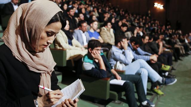 Des étudiants en économie de l'Université de Téhéran lors du discours du président de la Confédération Johann Schneider-Ammann.