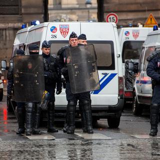 Près de 90'000 policiers et gendarmes seront mobilisés pour les fêtes de fin d'année en France. [AFP / Citizenside - Denis Prézat]