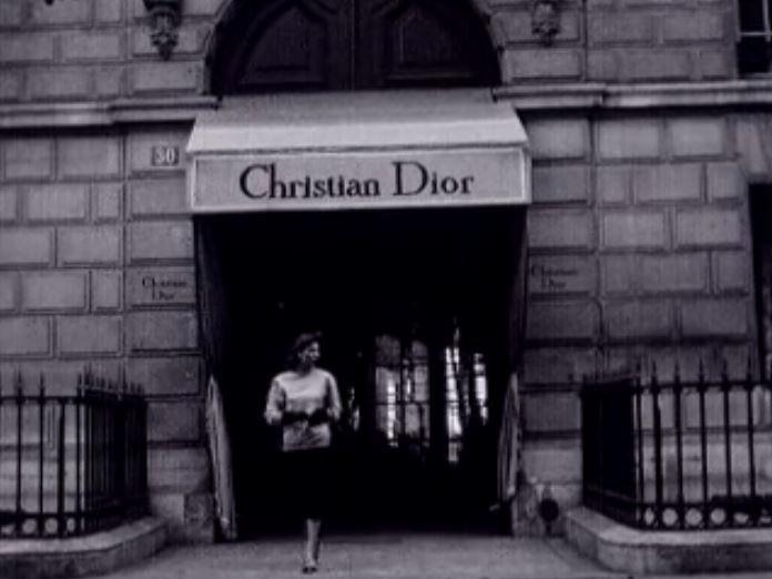 La boutique Christian Dior, le temple du chic parisien en 1954. [RTS]