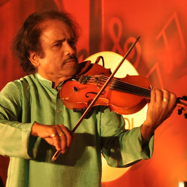Le violoniste indien L. Subramaniam. [CC BY SA - Kannanshanmugam.shanmugam studio]