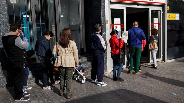 Les chances de réussir dans la vie professionnelle pour les jeunes varie beaucoup d'un pays à l'autre. [Reuters - Andrea Comas]