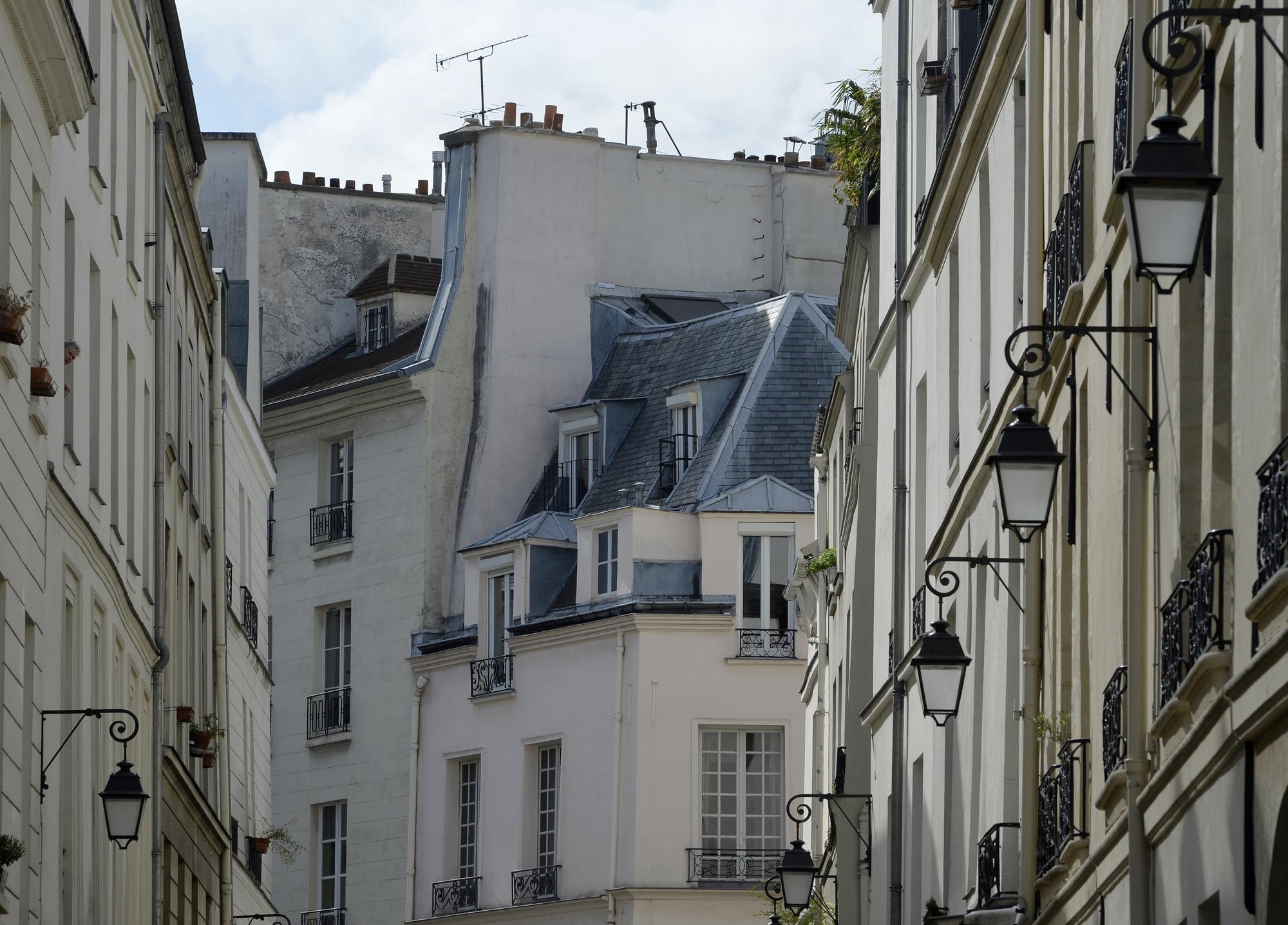 Des immeubles au coeur du Marais, dans le 4e arrondissement de Paris. [AFP - MIGUEL MEDINA]