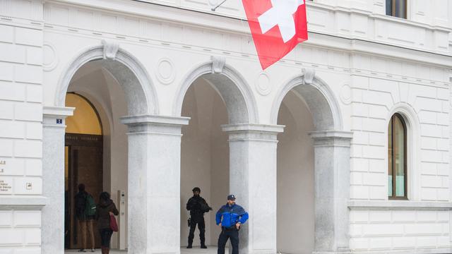 L'entrée bien gardée du Tribunal pénal fédéral à Bellinzone.