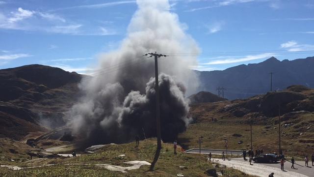 Une image prise par un témoin du crash du Super Puma de l'armée suisse au Gothard. [Gerda Gougouch]