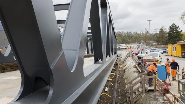 Des ouvriers travaillant sur le chantier du CEVA. [keystone - Cyril Zingaro]