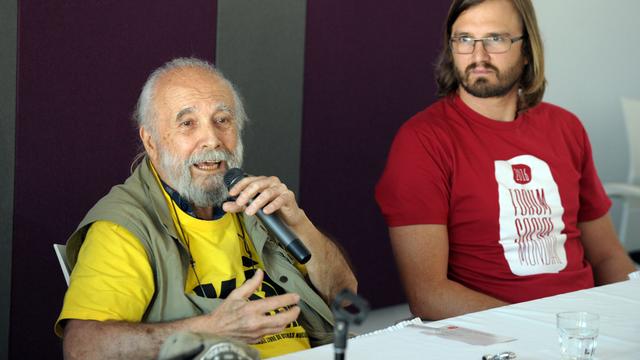 Chico Whitaker, fondateur du forum (gauche) et Raphaël Canet, organisateur de l'édition 2016. [AFP - Marc Braibant]