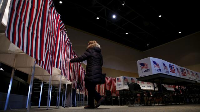 Un bureau de vote dans une église de Nashua, dans le New Hampshire, le 9 février 2016. [Eric Thayer]