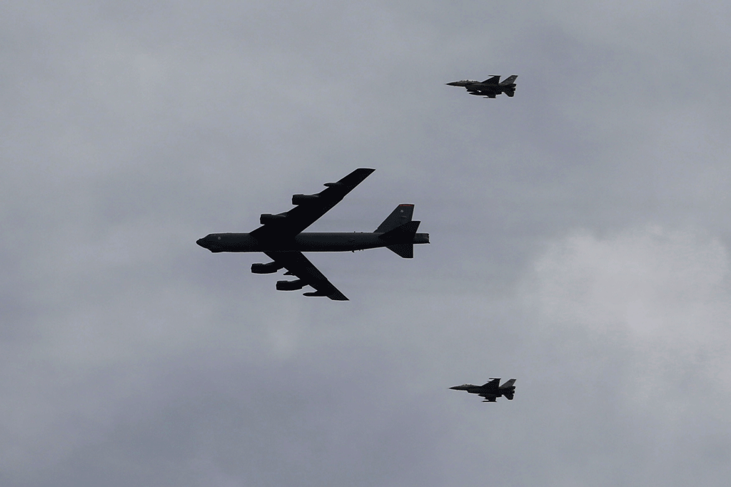 Un B52 est capable de transporter une bombe nucléaire.