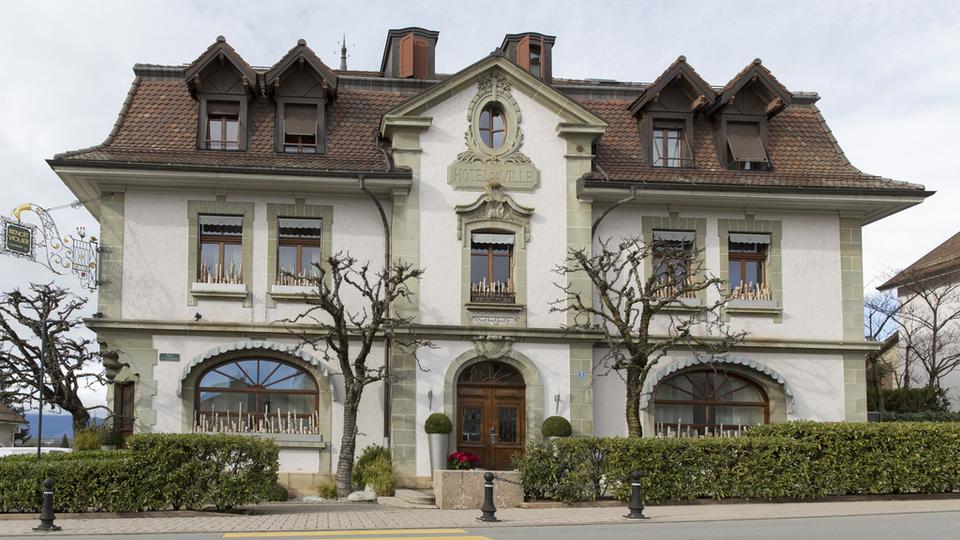 "L'Hôtel de Ville" de Crissier, photographié lundi 1er février au lendemain de la disparition du chef Benoît Violier. L'établissement a rouvert ce mardi.