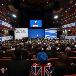 La première ministre britannique Theresa May lors du grand rendez-vous des militants tories à Birmingham, le 2 octobre dernier. [Keystone - Facundo Arrizabalaga - EPA]