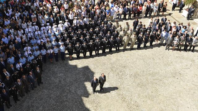 François Hollande a participé à la minute de silence au ministère de l'Intérieur à Paris. [Pool/AFP - Bertrand Guay]