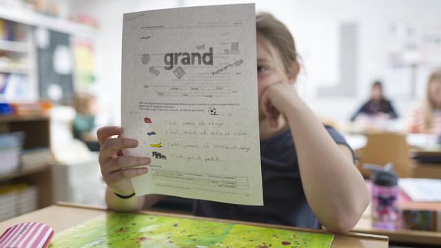 Un cours de français dans une école primaire de Suisse alémanique. [Keystone - Gaetan Bally]