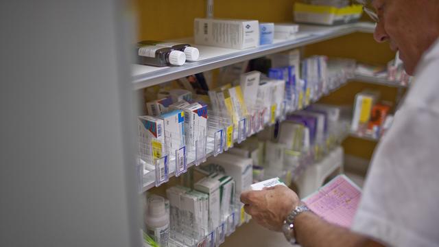 Le prix des médicaments sera réévalué en 2017. [Gaetan Bally]