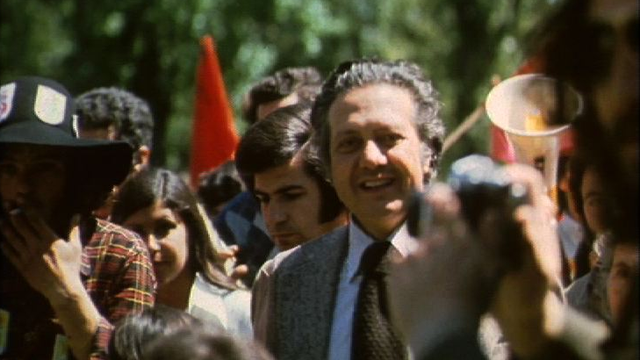 Mario Soares lors de la Révolution des oeillets, en 1974. [RTS]