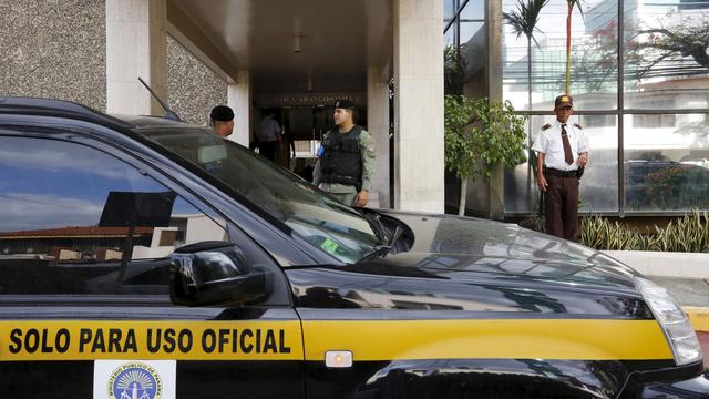 La voiture du procureur général était parquée devant le siège du cabinet d'avocat Mossack Fonseca, le mardi 12 avril, alors qu'une perquisition était en cours.