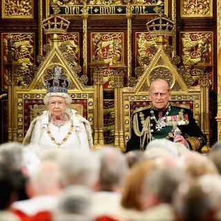 Mercredi 18 mai: la reine Elisabeth II et le prince Philip devant le Parlement britannique. [AP/Keystone - Chris Jackson]