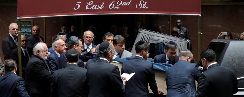 Transport du cercueil du prix Nobel de la paix. [Reuters - Andrew Kelly]