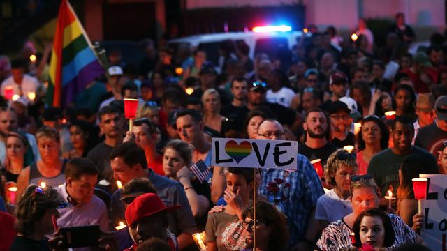 Environ 50'000 personnes ont rendu hommage aux victimes de la fusillade la plus meurtrière de l'histoire américaine. [SPENCER PLATT]