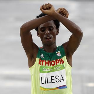 Feyisa Lilesa. [AFP - Adrian Dennis]