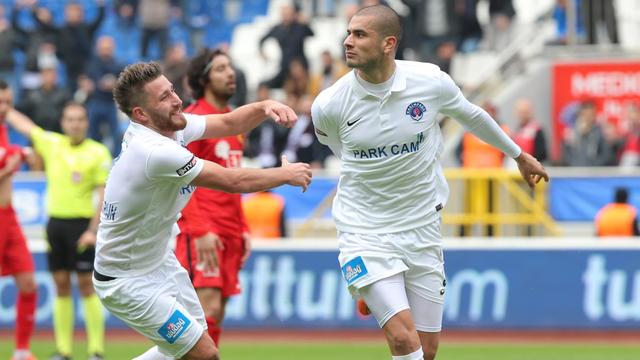 Derdiyok occupe la 5e place du classement des buteurs du championnat de Turquie. [(Seskimphoto]