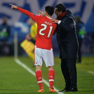 L'entraîneur du Benfica Lisbonne et le joueur Pizzi lors d'un match de Ligue des Champions entre Benfica et le Zénith Saint-Pétersbourg. [AFP - Vladimir Astapkovich / RIA Novosti]