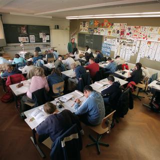 La conférence scolaire de la ville de Berne recommande de retarder le début des cours à l'école secondaire. [Keystone - Gaetan Bally]