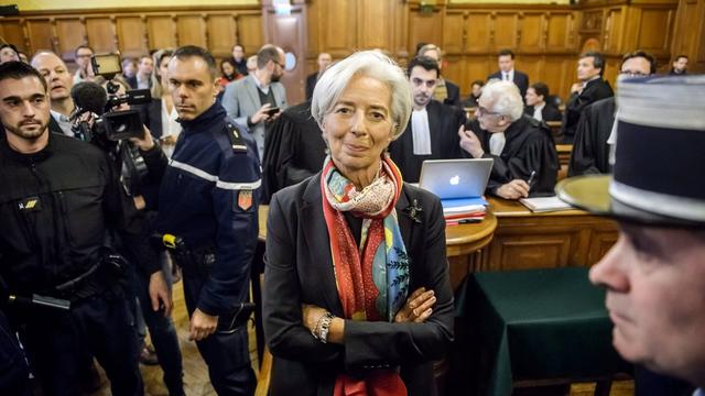 La patronne du Fonds monétaire international Christine Lagarde au premier jour de son procès concernant l'arbitrage d'une affaire impliquant Bernard Tapie. [Keystone - EPA/CHRISTOPHE PETIT TESSON]