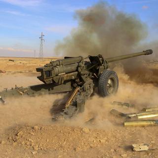 Les troupes gouvernementales syriennes bombardent des positions de l'EI Près de Mahin, 30.01.2016.