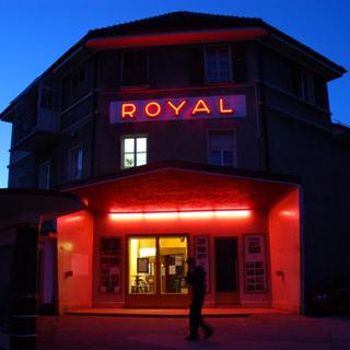 Le Cinéma Royal de Sainte-Croix avait été sauvé par la population. [RTS - Sarah Baehler]