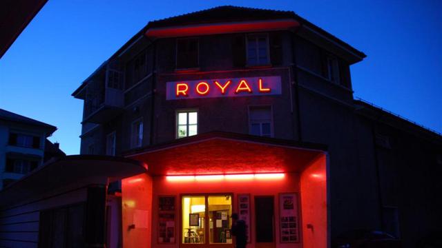 Le Cinéma Royal de Sainte-Croix avait été sauvé par la population. [RTS - Sarah Baehler]